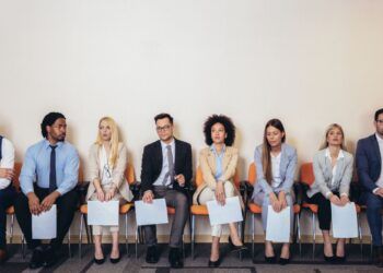 8 Tips Memilih Pakaian Interview Kerja yang Baik dan Contohnya