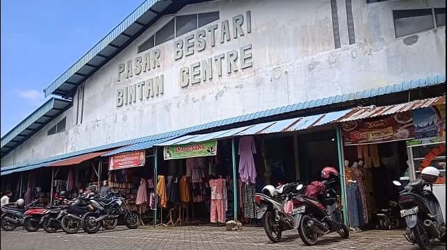 Harga minyak goreng turun lagi, pedagang mengaku tidak tahu