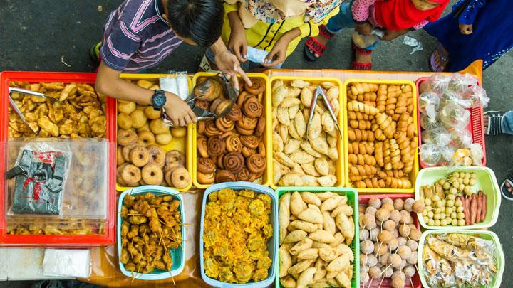 Aneka snack jajanan pasar tradisional