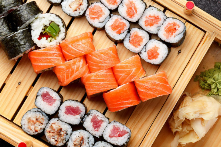 Bisnis makanan pre order online_sushi