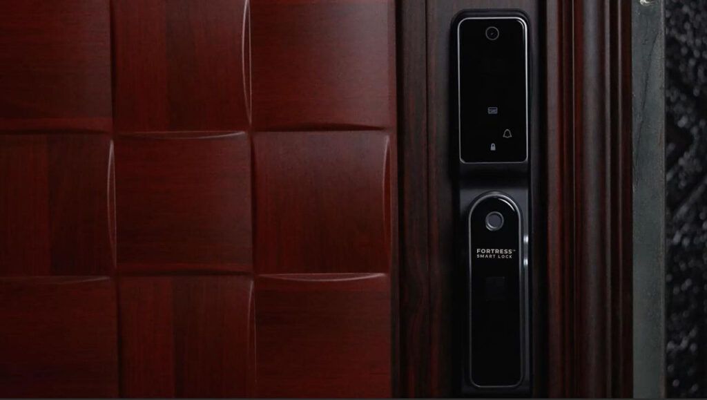 Memanfaatkan teknologi smart door lock untuk keamanan gudang usaha 1